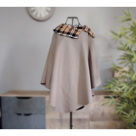 Damencape der Marke Italia Mode - eleganter, fließender Schnitt