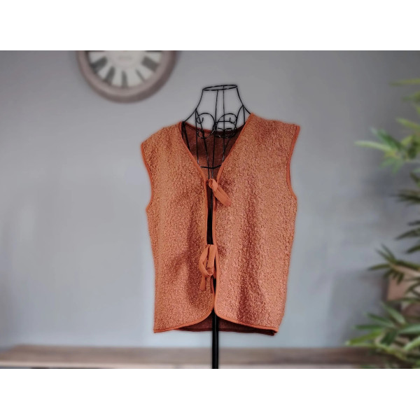 Women's sleeveless vest with tie - Cosy & urban style