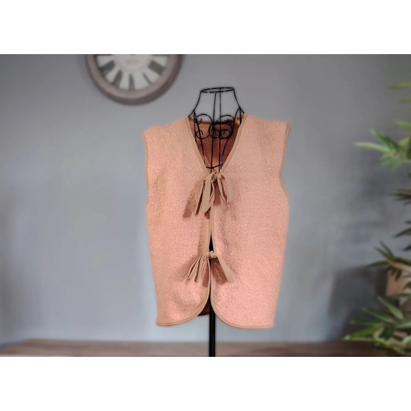 Women's sleeveless vest with tie - Cosy & urban style