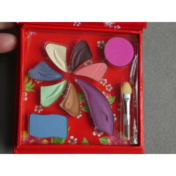 Set Miss Fiorucci di 9 ombretti lucidi e blush