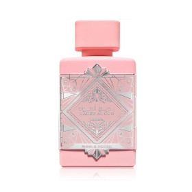 flacone di profumo rosa cipria
