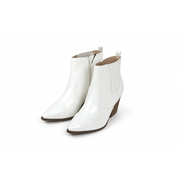 Sia-Stiefel aus off-white Leder – The Drop