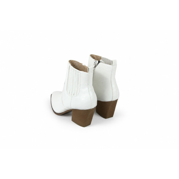 Sia-Stiefel aus off-white Leder – The Drop