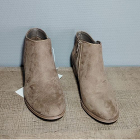 Women's taupe boots - Premium style and natural look